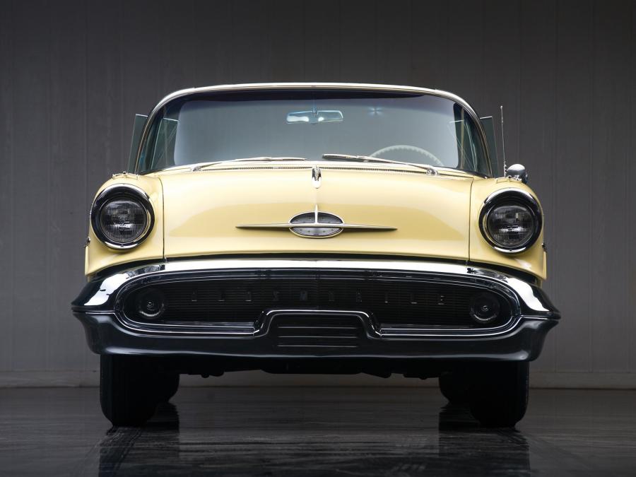  Oldsmobile Starfire 98 Convertible 1957 года  (фото 8 из 8)